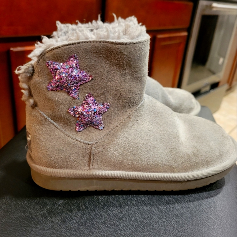 Koolaburra Gray Size 1 with Sparkle Star